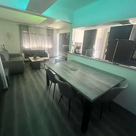Ohm Sweet Hotel *